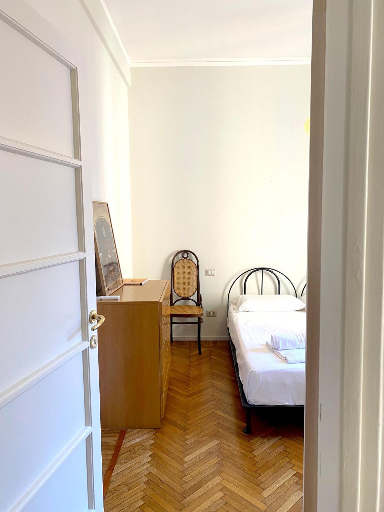 Kibilu - Via Braga - Stazione * Milán